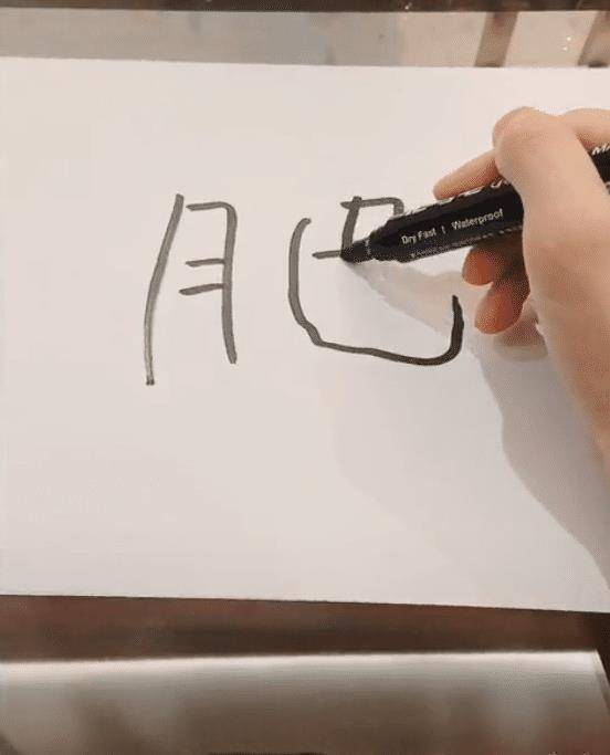 张艺兴拍摄视频,当镜头拍到他的"字迹"后,连小学生都不如_实力_笔画