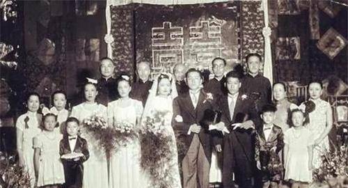 若是当初父亲没有强迫她,若是袁克玖主动退出,或