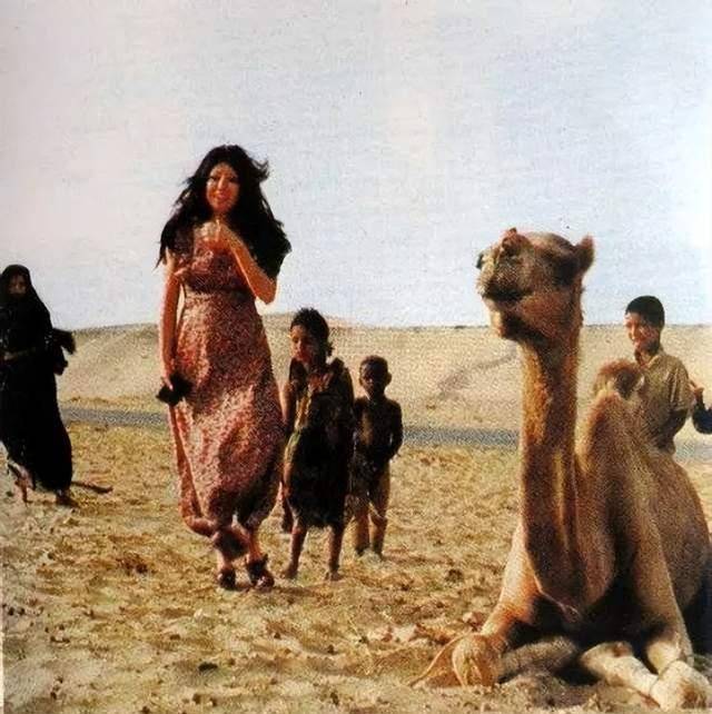 嫁给荷西的三毛如何?