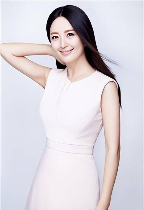 辞掉电视铁饭碗,当演员,这4位前电视主持人,有