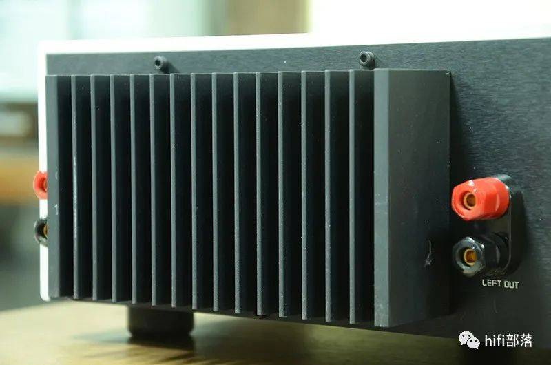 瑞士 高文 goldmund telos 390.5 合并功放_接地_的设计_金属