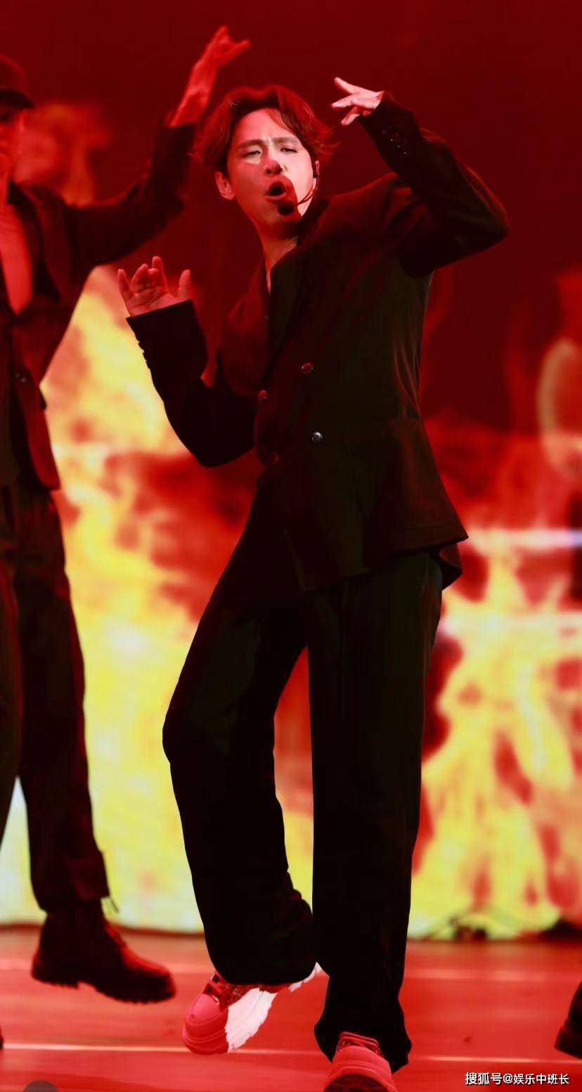 王嘉尔_形象_偶像