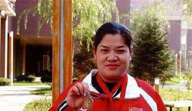 她是残奥会首金得主,退役后被抛弃,独自抚养失明儿,现创业成功_平亚丽