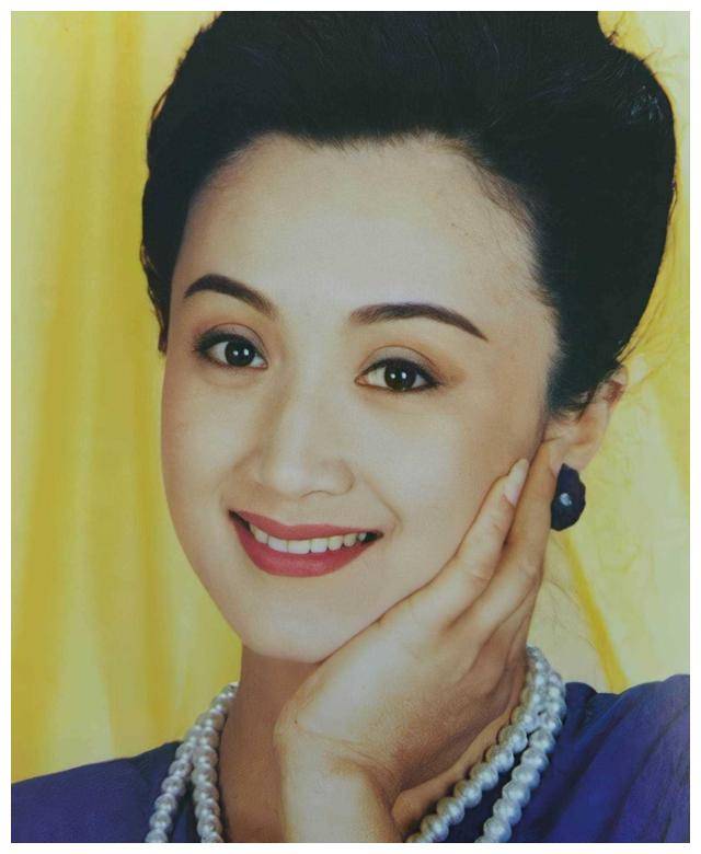 演员杨昆:退休金仅2500,别墅被拍卖,生活陷入困境._故事_信念_经历