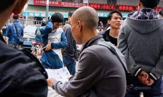 干1天歇3天的"三和大神",每天混日结,抽散烟,他们为何如此?