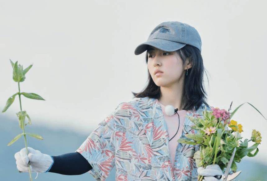 《向往5》播出在即,并晒张子枫春游海报,谁知新发型成为焦点了_感觉