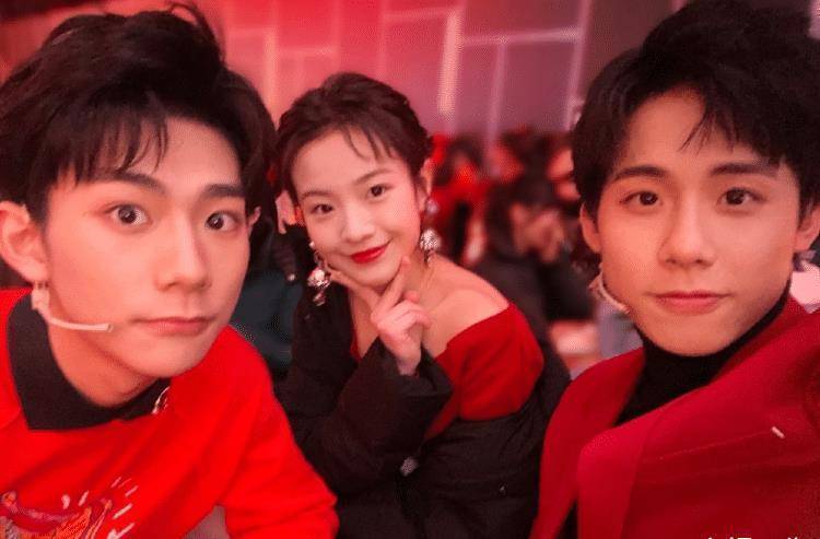 更博文案像极了公开恋情,网友看不下了_周奇_向俞星_朋友