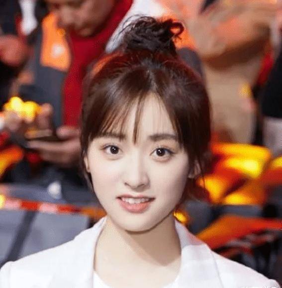 沈月新剧收视率稳了,男主比胡一天还帅,背后身份更让人不敢惹_刘以豪