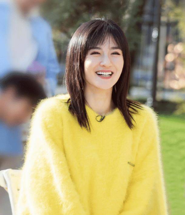 太阳女神谢娜"素颜照"曝光,离开10级美颜后,这才是39岁的模样_网友