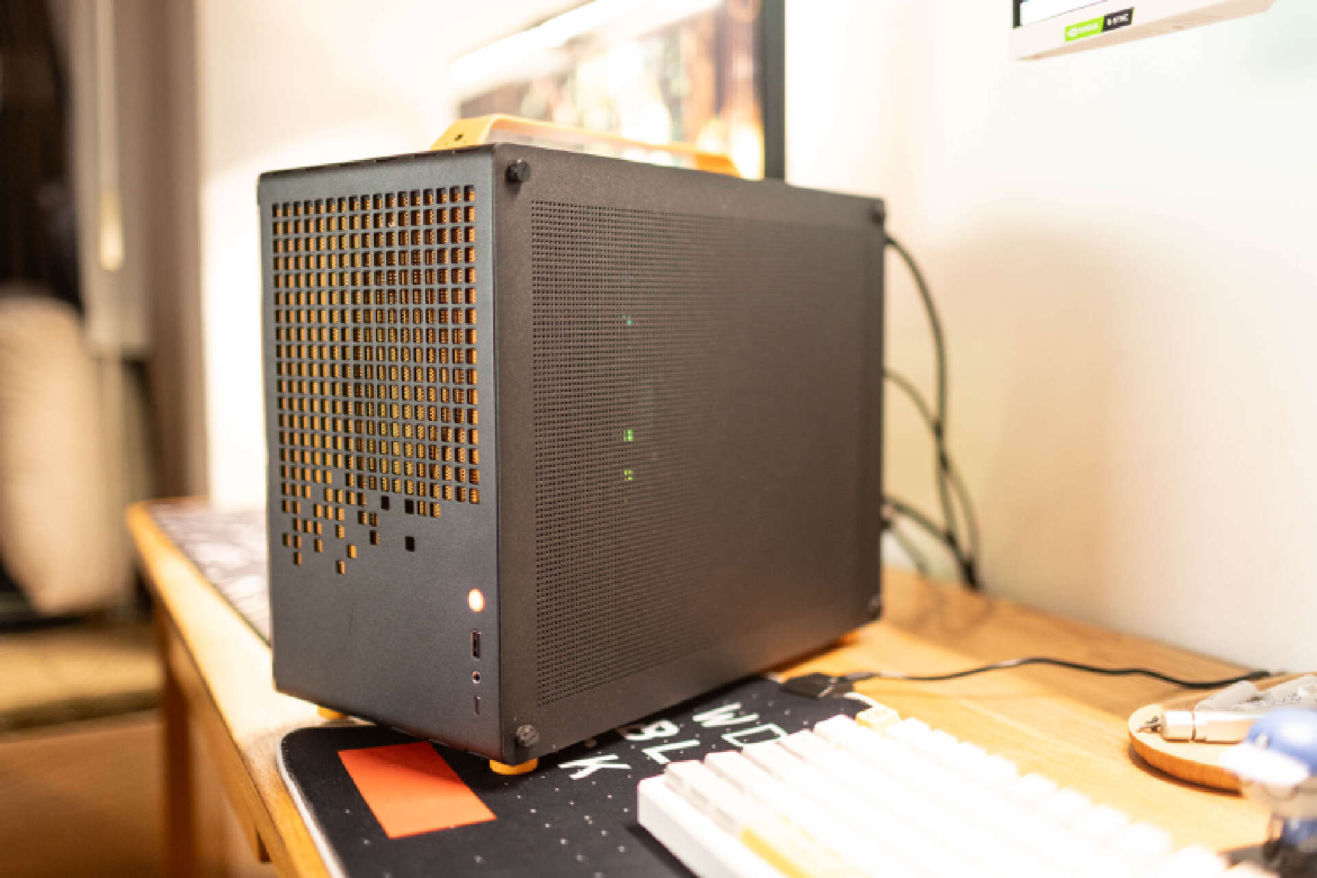 高颜值带提手的matx小机箱,价格亲民用料夸张_配置_乔思伯_支架