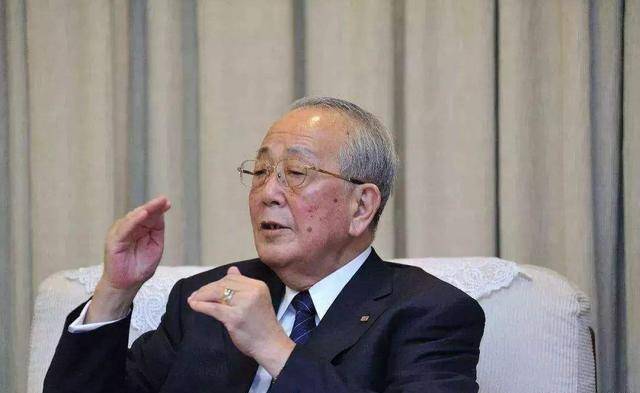 稻盛和夫:11名员工带血书要加薪,他不辞不骂,做法让其死心塌地_公司