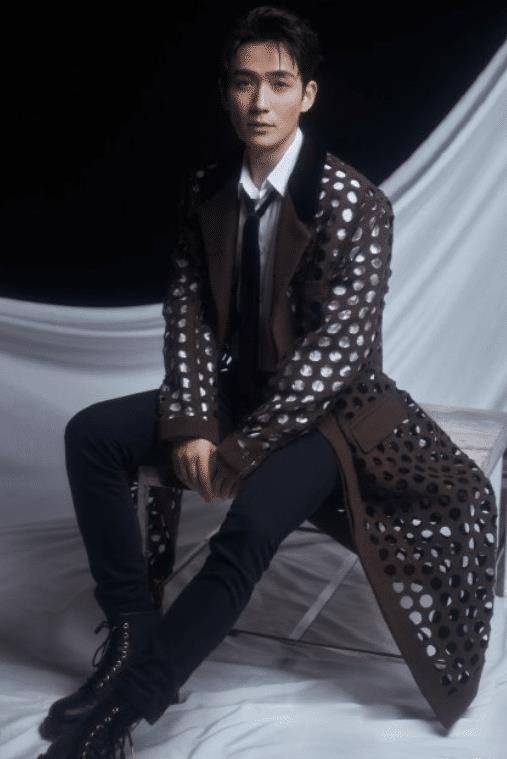 朱一龙为塑造角色暴瘦,不要说是粉丝了,路人看了都心疼_造型_黑色