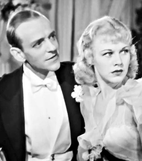 妻子将情人藏家里10年,丈夫从未察觉,不料被邻居发