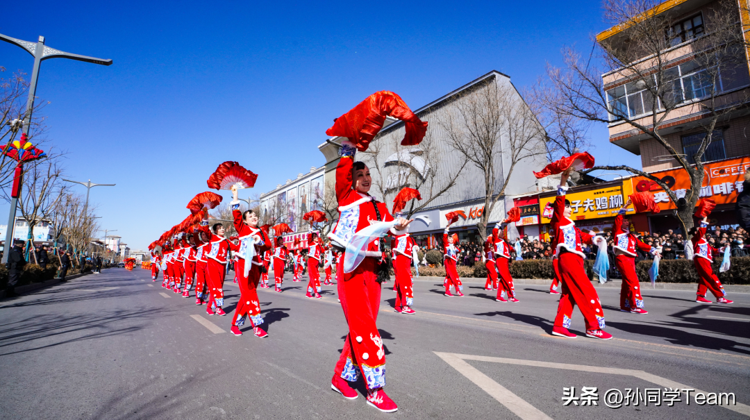 2024陕北榆林过大年全国秧歌展演大pk,你最喜欢哪一队?