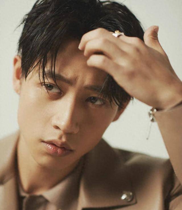 事实证明,"面包和爱情兼顾"的魏晨,才是真正的"人间清醒"_事业_于伟