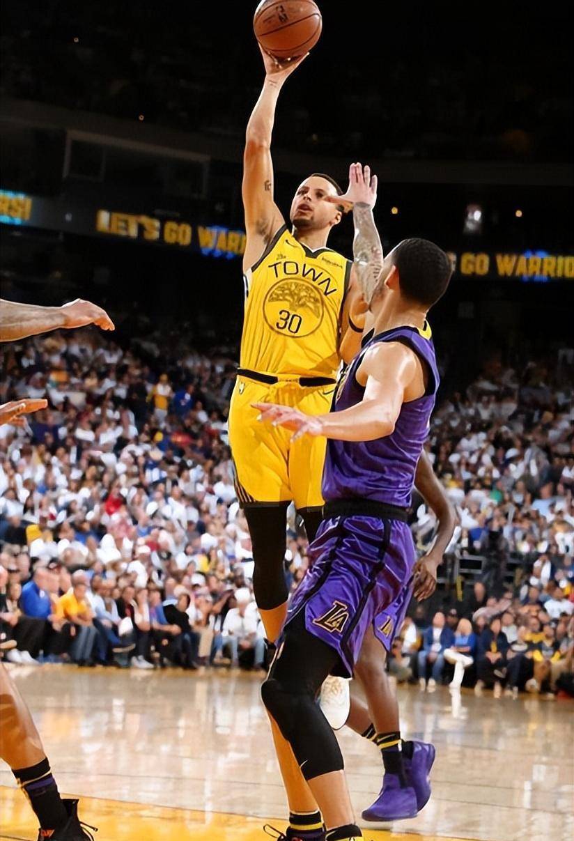 复仇!勇士128-110大胜湖人,库里32分,替补神兵太惊艳!_波特_比赛_戴维