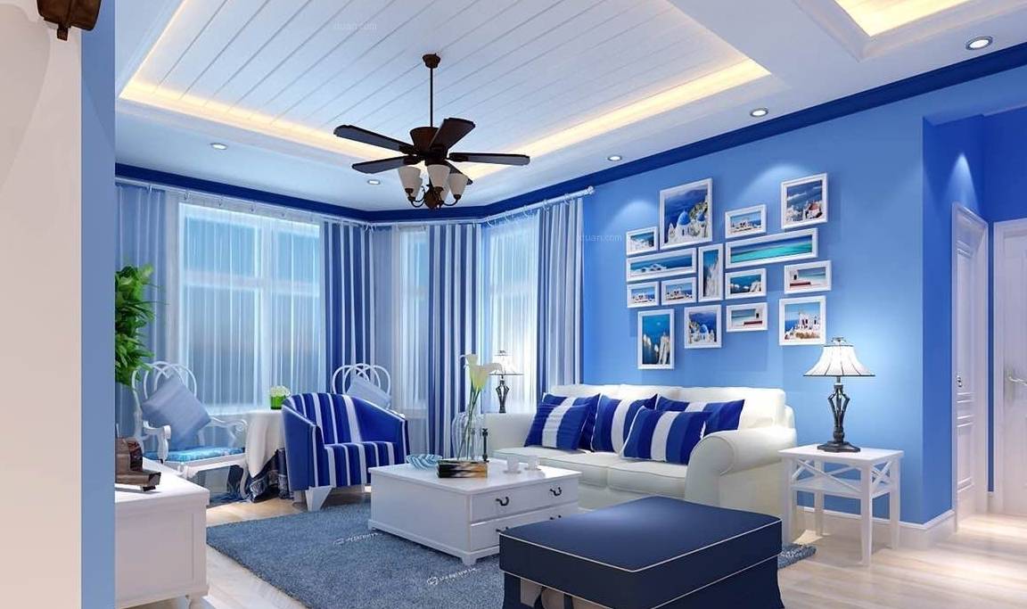 沙发的整体设计和淡蓝色壁纸还有美式工艺风吊灯让人感觉在海洋中遨游