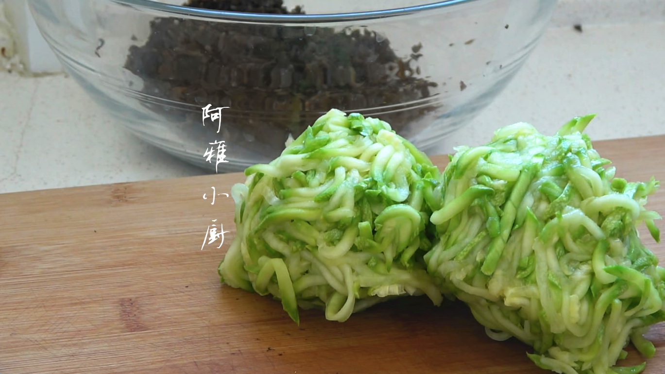 春天多吃这种懒人饼,不发面不饧面,比包子省事,比饺子快速_卷子_面团