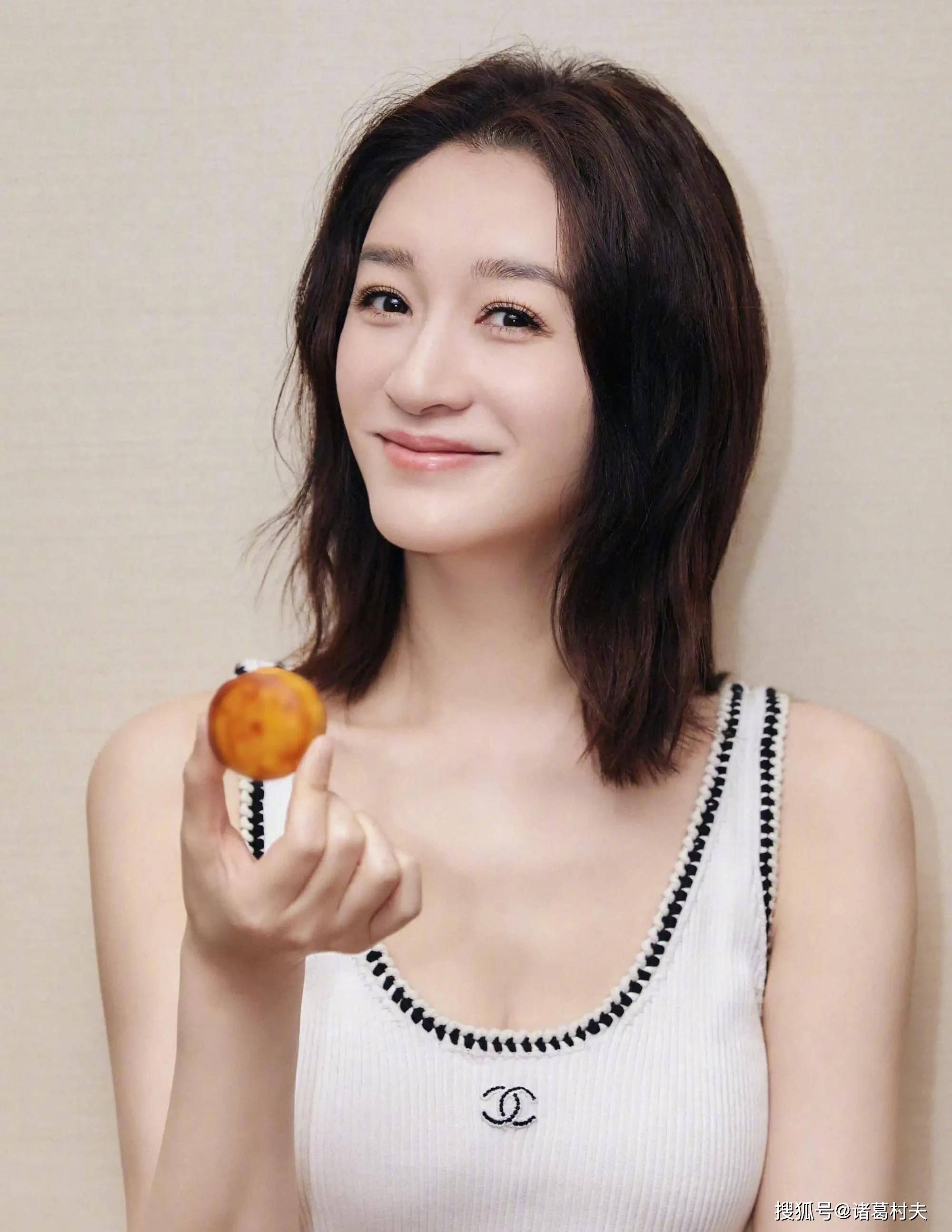 简直人间极品!李小冉写真赏_身材_光芒_成为了