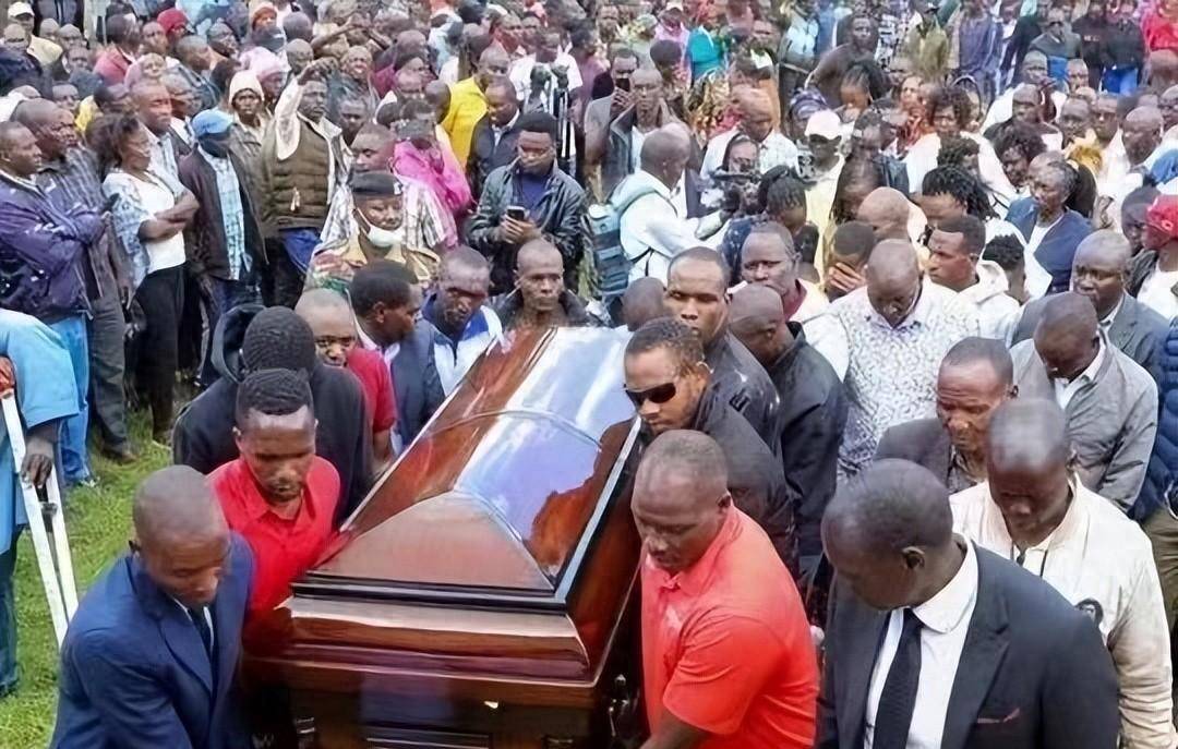 肯尼亚总统对于基普图姆的去世也非常悲痛!