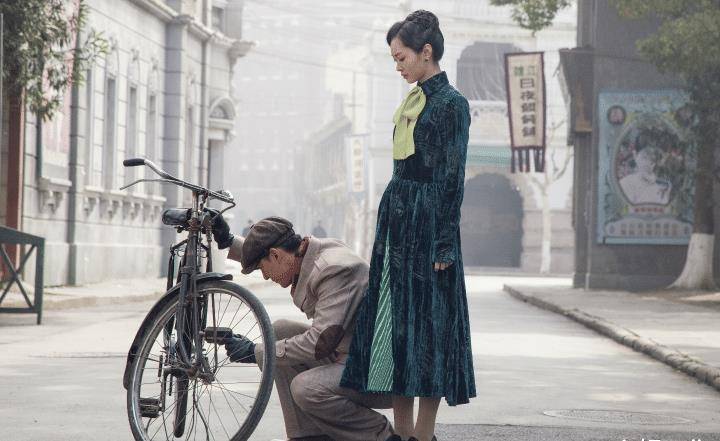 《伪装者》后,宋轶终于再演谍战剧,男主原来是《锦衣之下》的他_演技