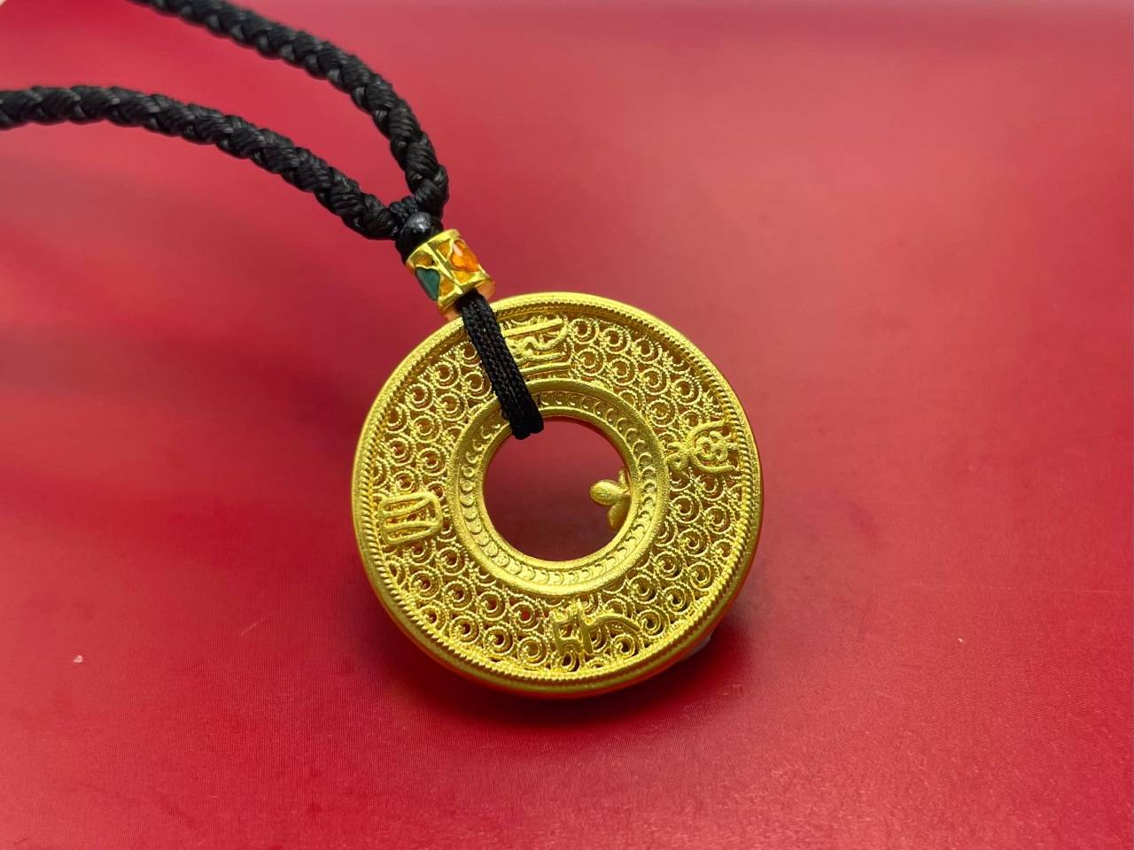 伊莱卡珠宝-古法黄金吊坠在"中国文化与中国特色"以及手工打造的匠人