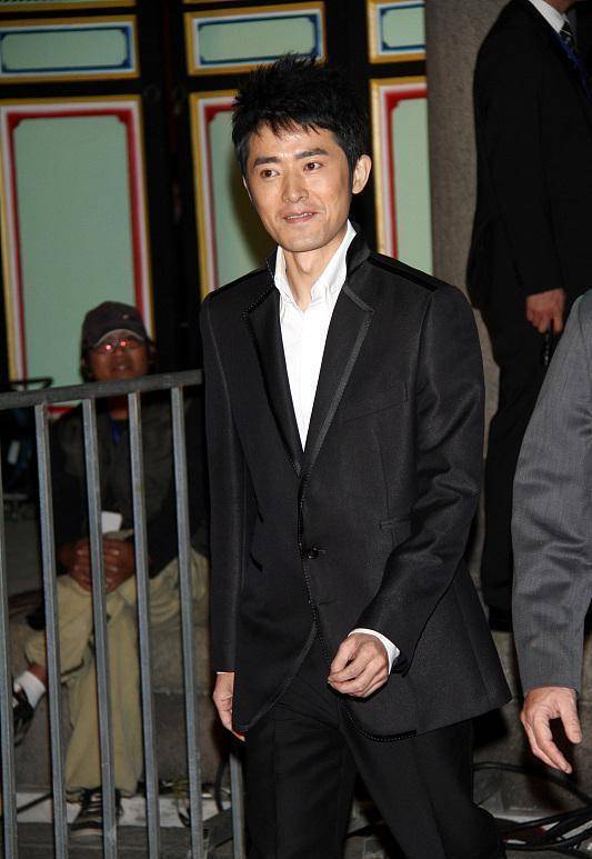 宣布退圈"永不复出"的4大明星,没有食言,都退的干干净净!