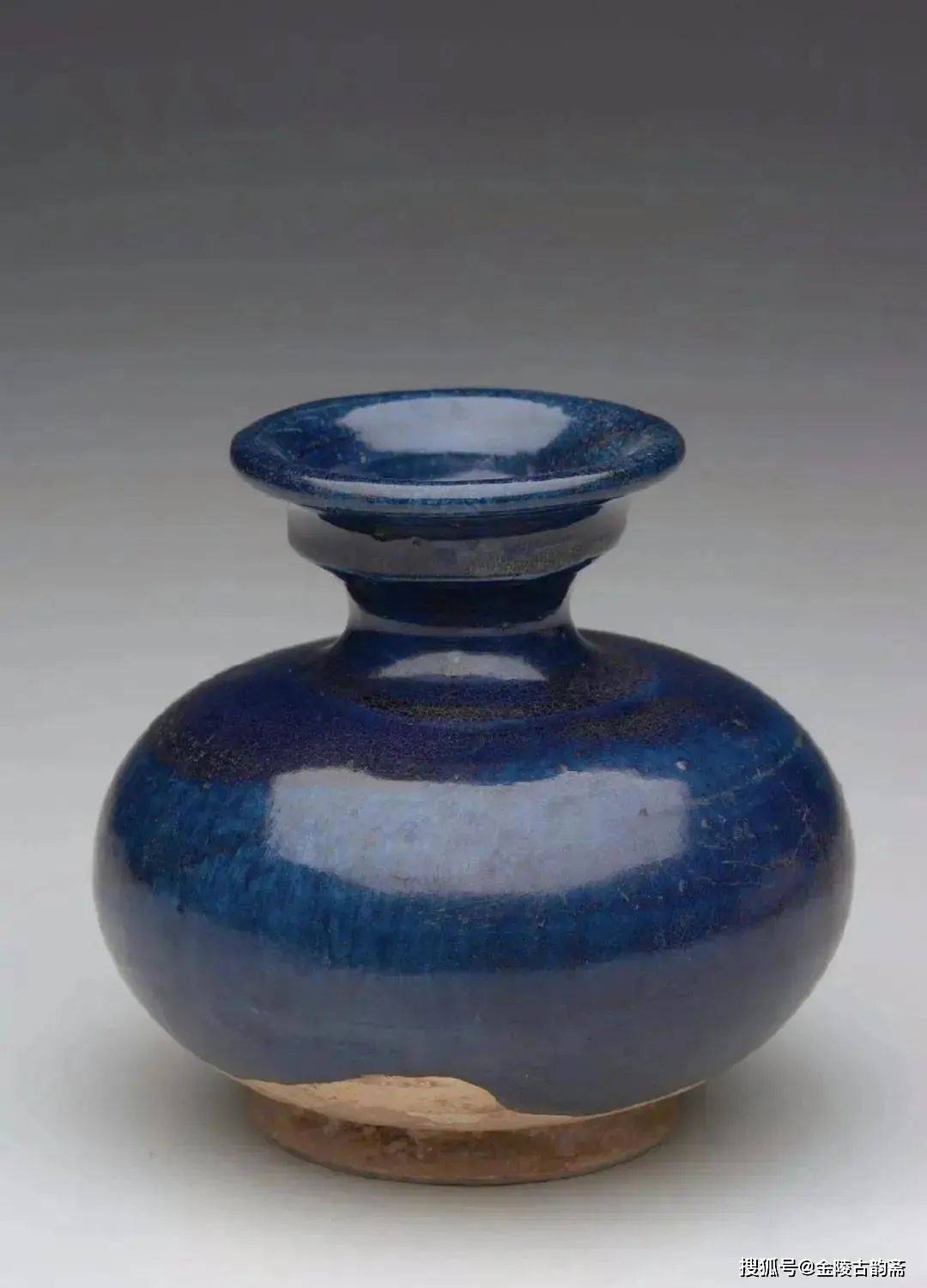 蓝釉兔,唐代,东京国立博物馆藏唐代 蓝釉双龙瓶 偃