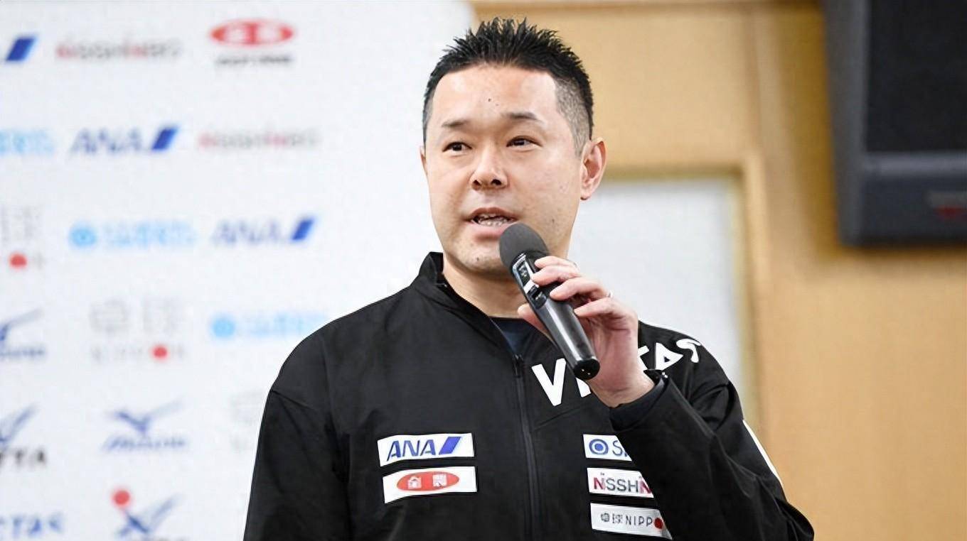 田势邦史是在东京奥运会结束后,接替仓岛洋介担任国外男队主教练,作为