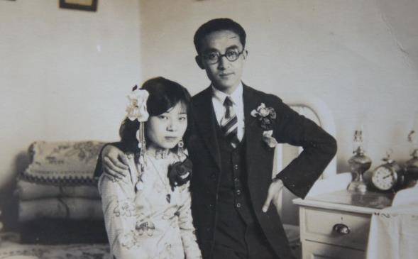 她连生4女,丈夫不拿正眼看她,婆婆:把小女儿扔掉,可以生儿子_苏青