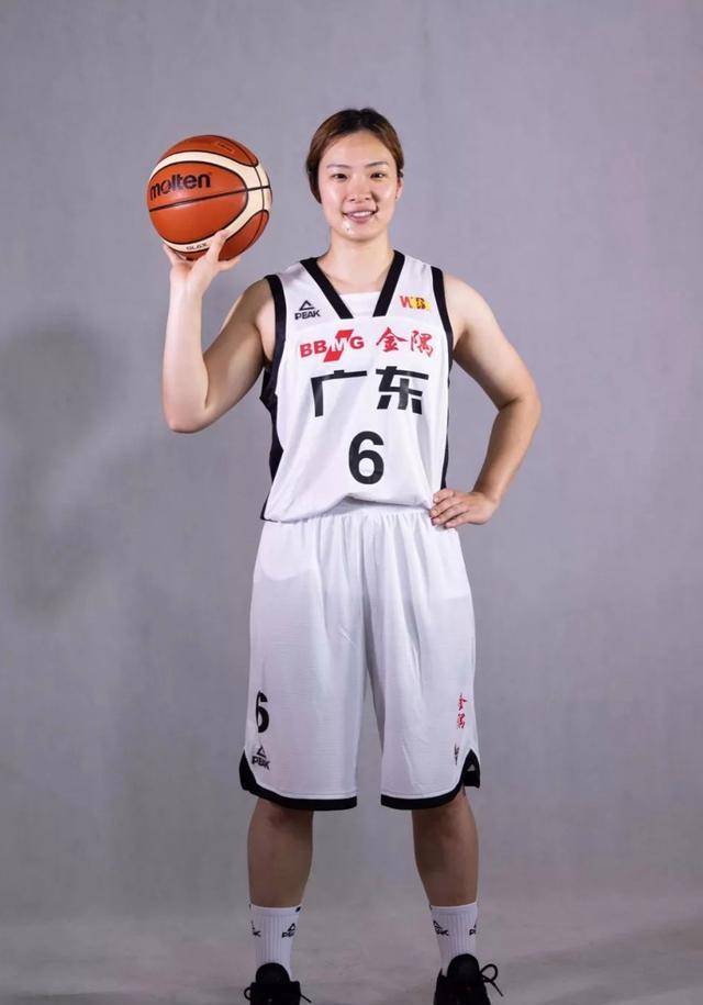 沈怡2017年代表女篮参加亚洲杯,多次入选国家集训队,球风稳健是她的