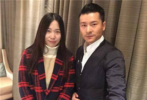 山寨版刘德华:签约央视年入百万,排面大过本尊,出场费很吓人_华仔