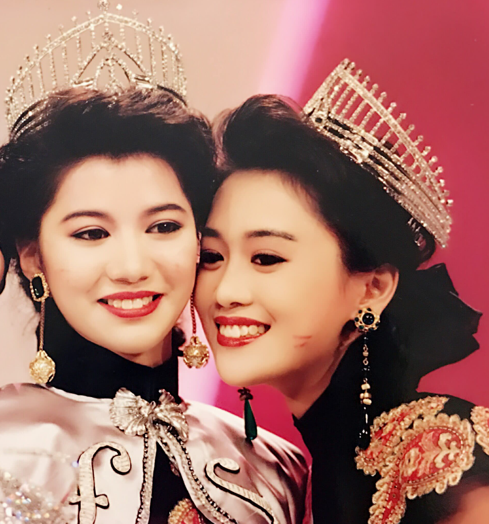 看她和李嘉欣的合照,答案一目了然_美人_香港_身高