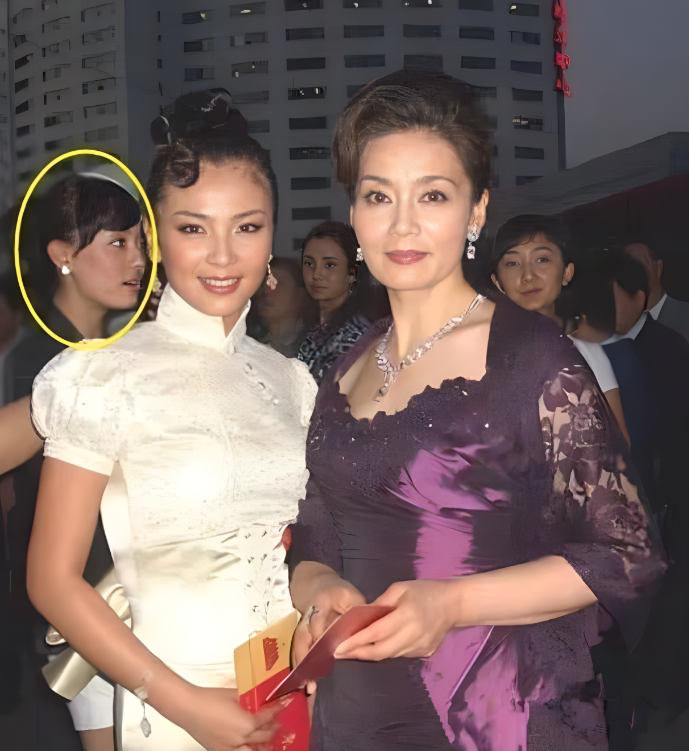 刘涛10年前的美照,现在才发现身后那人才漂亮,原来她俩10年前就已"