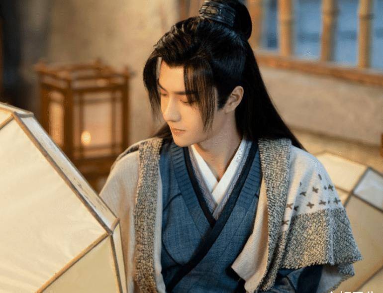 赵丽颖新剧《有翡》将袭,官方发主演剧照,王一博诠释儒雅公子_造型