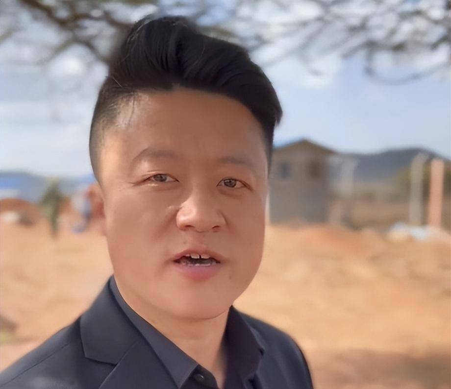 非洲土皇帝王垚:富豪堪比王思聪,身边美女成群,但却获得央视表扬_工作