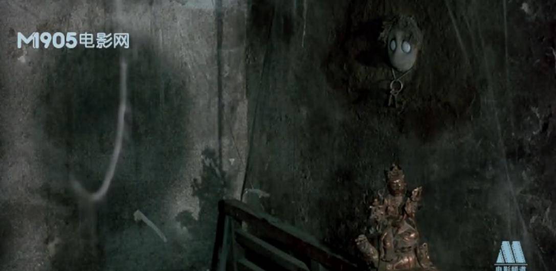 当夜,导演郑磊要到黑楼来,他想向尤飞要回那些被骗的钱.