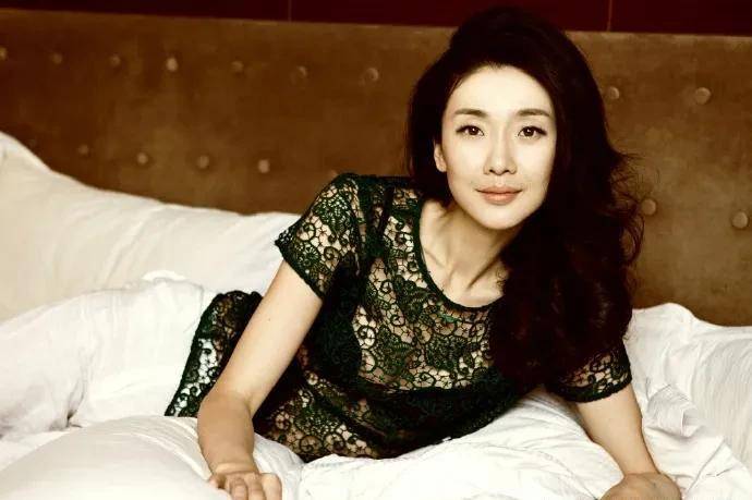 的倪景阳嫁给165的谢晖,"裴佩老师"的人生照样幸福_老公_吴倩莲_天空