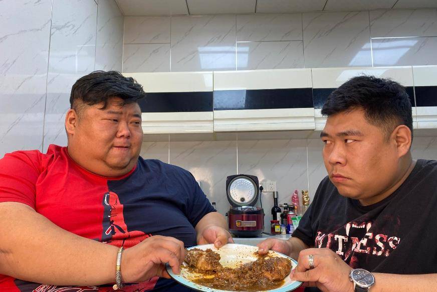 侯钰_体重_父母