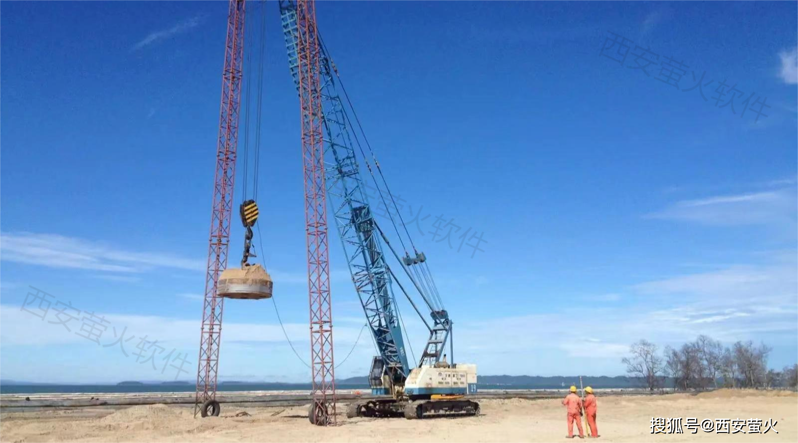 动力密实动力密实的原理是使用强夯机加固多孔隙,粗颗粒,非饱和土等