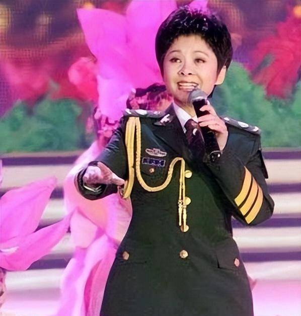 董文华:22岁嫁5年之约,23岁爆火,38岁跌落神坛,今怎样了?
