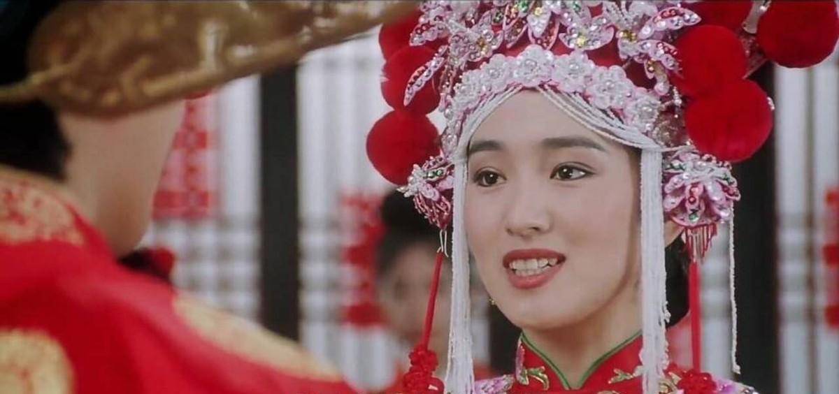 婚后,巩俐依然活跃在影坛,不过长期待在片场出通告,让巩俐很少能与