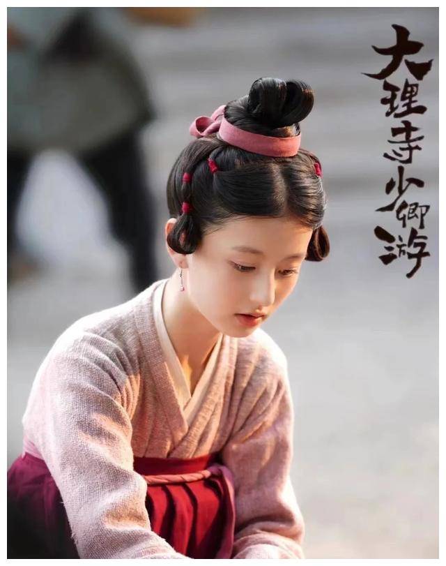 《小女花不弃》引爆热议,15岁花美不弃,惊艳少卿一眼_裴佳欣_角色_剧