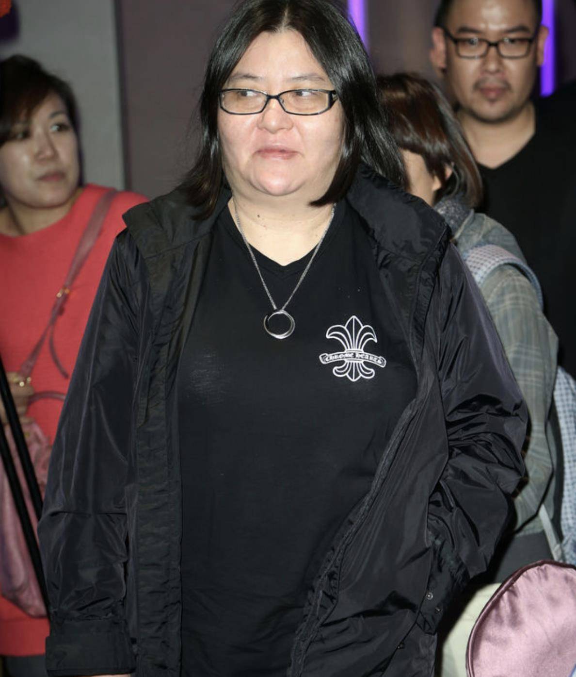 捧红王菲那英,为林志玲手撕摄影师,被称为"娱乐圈第一女流氓"_邱黎宽