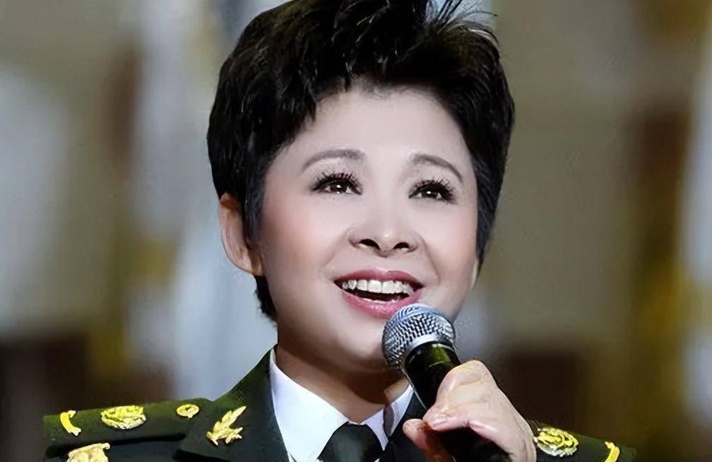 董文华:22岁嫁5年之约,23岁爆火,38岁跌落神坛,今怎样了?