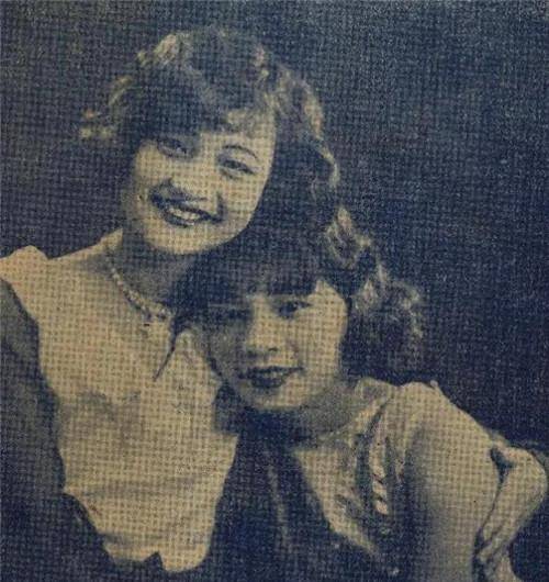 她被同学嘲笑名字太清雅,校长:换个土气点的,结果红