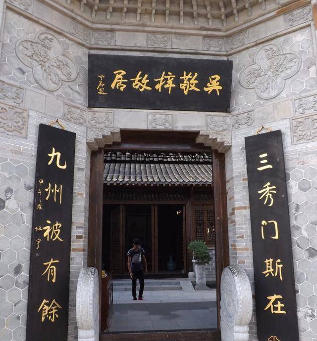 不信你看他临别故乡时写的诗:"客路今宵始,茅檐梦不成