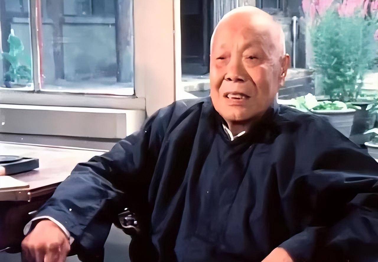 传闻:末代太监孙耀庭爆料,夜晚伺候嫔妃时,鞋里都要放一个苍耳_紫禁城