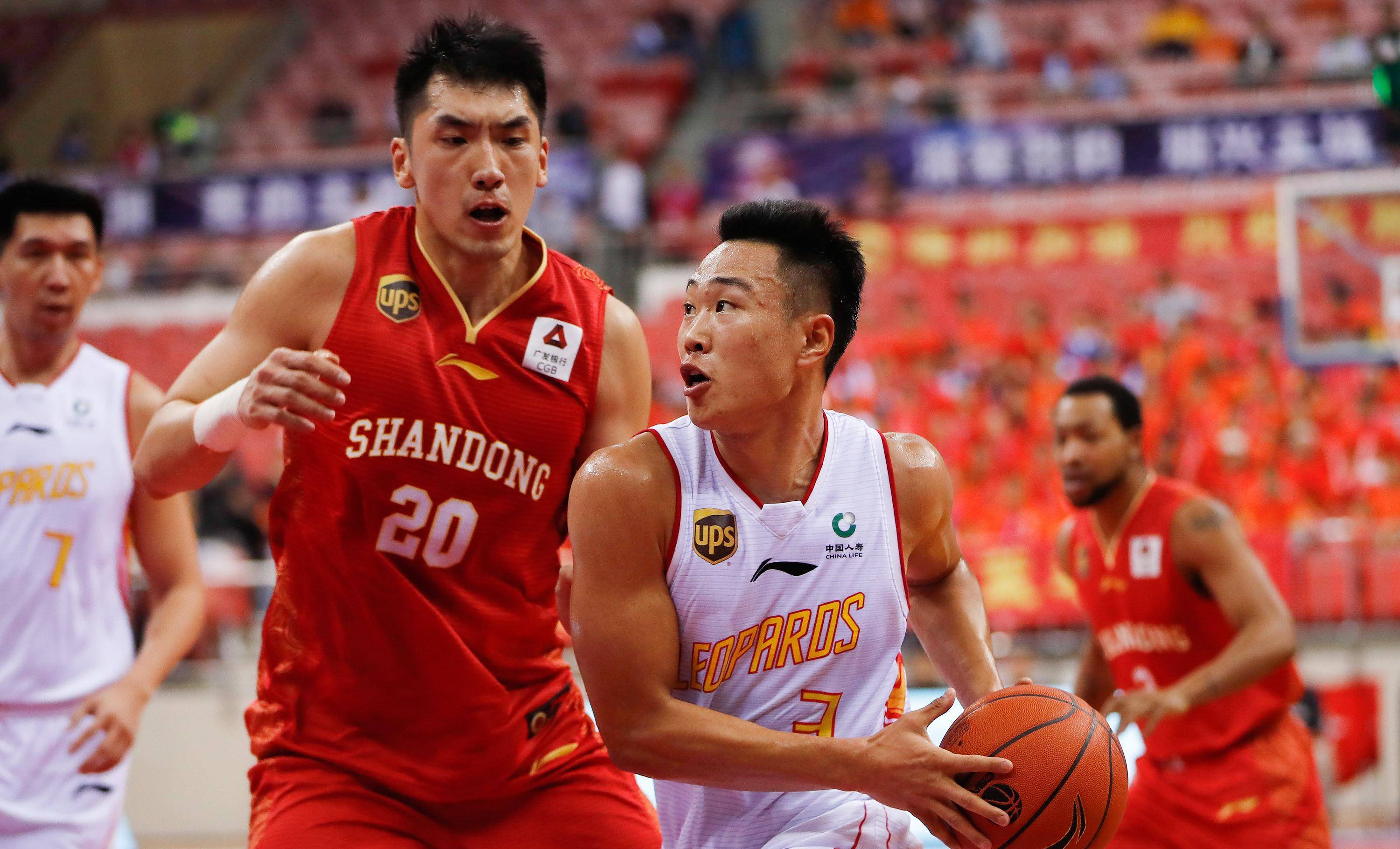 亚洲篮球巅峰对决:我们与国外的关键之战,谁主沉浮_陶汉林_山东_赛季