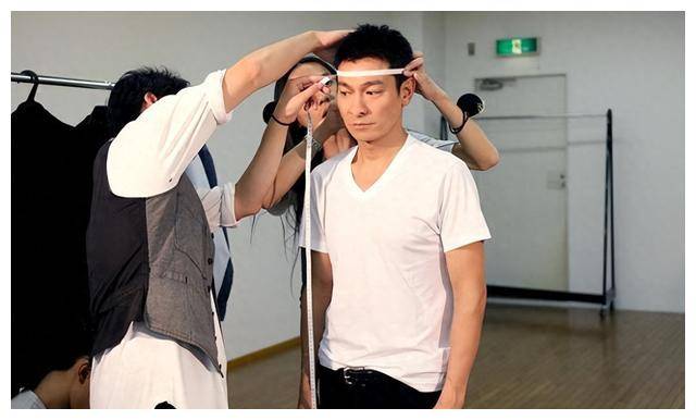 刘德华:亚洲娱乐之巅,不朽传奇!红遍众生,何以久被喜爱?